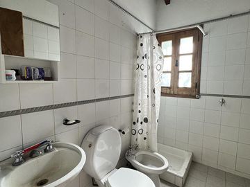 Hermosa Casa en Venta con quincho. Gran terreno, ideal Posada!!!!