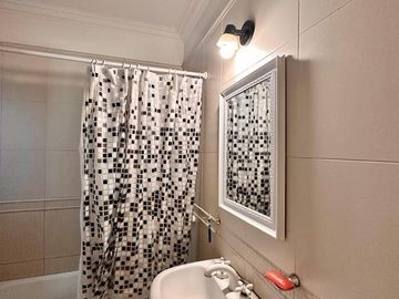 Hermosa Casa en Venta con quincho. Gran terreno, ideal Posada!!!!