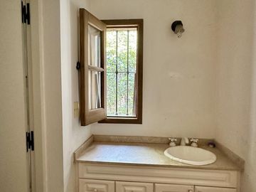 Hermosa Casa en Venta con quincho. Gran terreno, ideal Posada!!!!