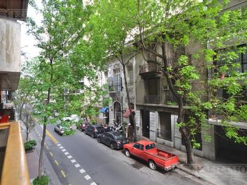 Juncal y Montevideo. Balcón aterrazado