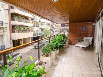 Juncal y Montevideo. Balcón aterrazado