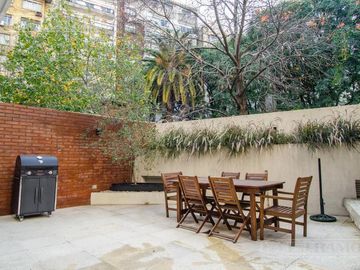 Juncal y Montevideo. Balcón aterrazado