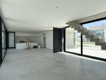 Casa en venta barrio Lagos de Canning