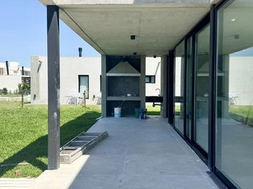 Casa en venta barrio Lagos de Canning