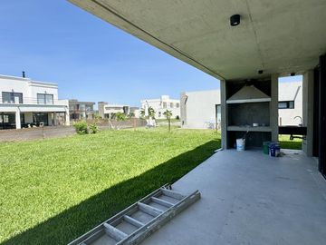 Casa en venta barrio Lagos de Canning