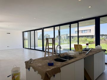 Casa en venta barrio Lagos de Canning