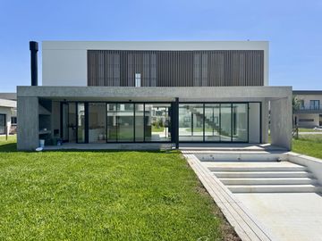 Casa en venta barrio Lagos de Canning
