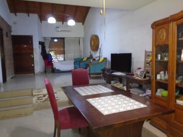VENTA CASA 7 AMBIENTES EN VILLA MARTELLI