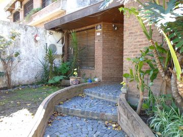 VENTA CASA 7 AMBIENTES EN VILLA MARTELLI