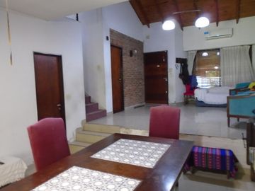 VENTA CASA 7 AMBIENTES EN VILLA MARTELLI