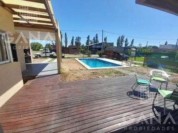 Casa Venta Roldan El Molino ,3 dormitorios, Pileta c/solarium, Cochera, todos los servicios -