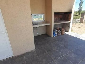 Casa Venta Roldan El Molino ,3 dormitorios, Pileta c/solarium, Cochera, todos los servicios -