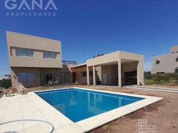 Casa Venta Roldan El Molino ,3 dormitorios, Pileta c/solarium, Cochera, todos los servicios -