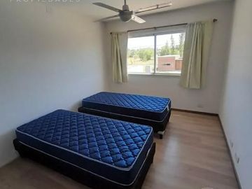 Casa Venta Roldan El Molino ,3 dormitorios, Pileta c/solarium, Cochera, todos los servicios -