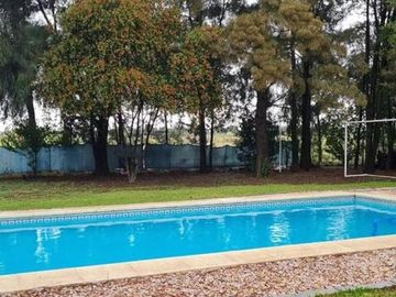 Casa de cuatro ambientes con Piscina en Barrio Privado Los Ombues, Florencio Varela a la Venta
