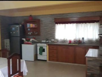 Casa de cuatro ambientes con Piscina en Barrio Privado Los Ombues, Florencio Varela a la Venta