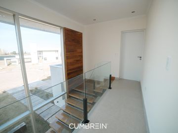 Casa de 4 dormitorios a estrenar - La Castilla Club de Campo