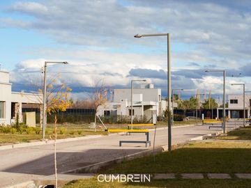 Casa de 4 dormitorios a estrenar - La Castilla Club de Campo