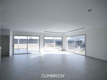 Casa de 4 dormitorios a estrenar - La Castilla Club de Campo