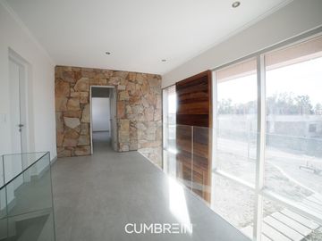 Casa de 4 dormitorios a estrenar - La Castilla Club de Campo