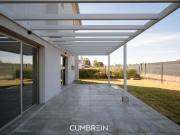 Casa de 4 dormitorios a estrenar - La Castilla Club de Campo