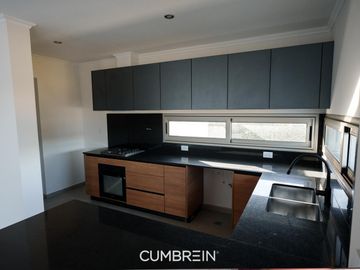 Casa de 4 dormitorios a estrenar - La Castilla Club de Campo