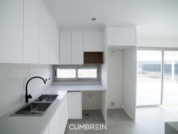 Casa de 4 dormitorios a estrenar - La Castilla Club de Campo