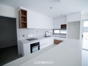 Casa de 4 dormitorios a estrenar - La Castilla Club de Campo