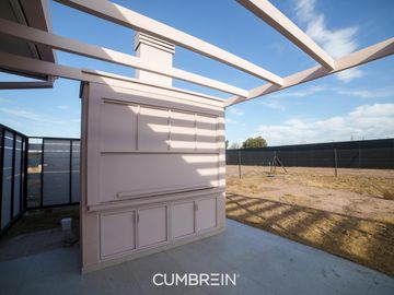 Casa de 4 dormitorios a estrenar - La Castilla Club de Campo