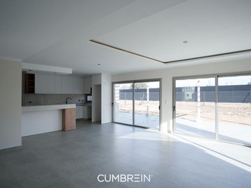 Casa de 4 dormitorios a estrenar - La Castilla Club de Campo