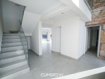 Casa de 4 dormitorios a estrenar - La Castilla Club de Campo