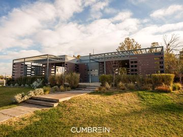 Casa de 4 dormitorios a estrenar - La Castilla Club de Campo