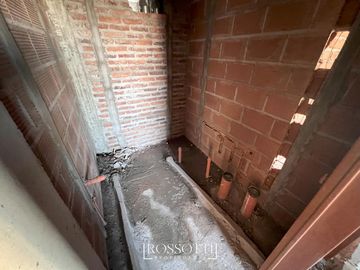 Exc. depto. de 3 amb. c/ balcón al frente - Baño completo y Suite con vista abierta - 55.61m2
