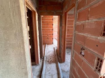 Exc. depto. de 3 amb. c/ balcón al frente - Baño completo y Suite con vista abierta - 55.61m2