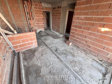Exc. depto. de 3 amb. c/ balcón al frente - Baño completo y Suite con vista abierta - 55.61m2