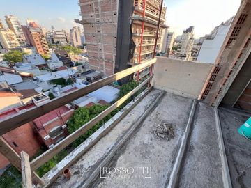 Exc. depto. de 3 amb. c/ balcón al frente - Baño completo y Suite con vista abierta - 55.61m2