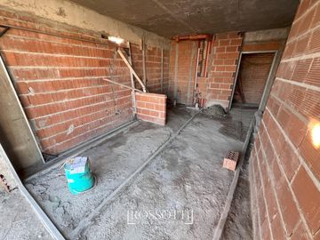 Exc. depto. de 3 amb. c/ balcón al frente - Baño completo y Suite con vista abierta - 55.61m2