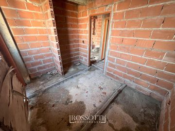 Exc. depto. de 3 amb. c/ balcón al frente - Baño completo y Suite con vista abierta - 55.61m2