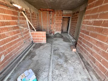 Exc. depto. de 3 amb. c/ balcón al frente - Baño completo y Suite con vista abierta - 55.61m2