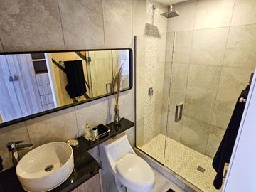 DEPARTAMENTO EN ZONA TEJAMEN O BLVD CUAUHTEMOC SUR. ACABADOS DE LUJO, 2 O 3 RECS