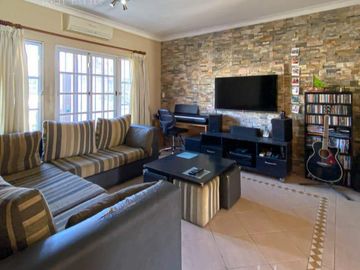 Casa en venta 5 ambientes - Ituzaingo- Acepta permuta
