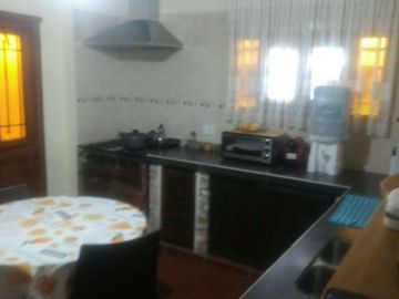 Casa en venta - 2 Dormitorios 1 Baños 2 Cocheras - 313Mts2 - Villa Santos Tesei, Hurlingham