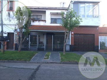 CASA ESTILO PH - VENTA - WILDE - AVELLANEDA