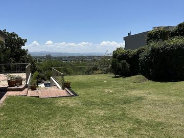 Casa en  Cerro de las Rosas con excelentes vistas al kempes y las cierras