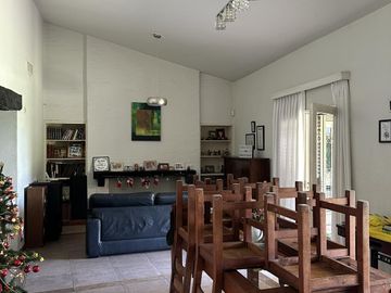 Casa en  Cerro de las Rosas con excelentes vistas al kempes y las cierras