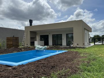VENTA Casa Barrio Cerrado Santa Elisa-Pilar Del Este-LOSA RADIANTE-Estrenar- PILETA-Tenis-Futbol
