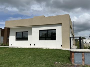 VENTA Casa Barrio Cerrado Santa Elisa-Pilar Del Este-LOSA RADIANTE-Estrenar- PILETA-Tenis-Futbol