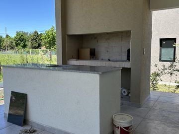 VENTA Casa Barrio Cerrado Santa Elisa-Pilar Del Este-LOSA RADIANTE-Estrenar- PILETA-Tenis-Futbol