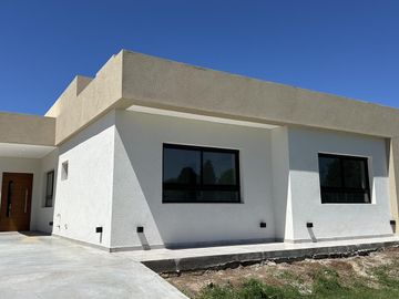 VENTA Casa Barrio Cerrado Santa Elisa-Pilar Del Este-LOSA RADIANTE-Estrenar- PILETA-Tenis-Futbol