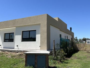 VENTA Casa Barrio Cerrado Santa Elisa-Pilar Del Este-LOSA RADIANTE-Estrenar- PILETA-Tenis-Futbol